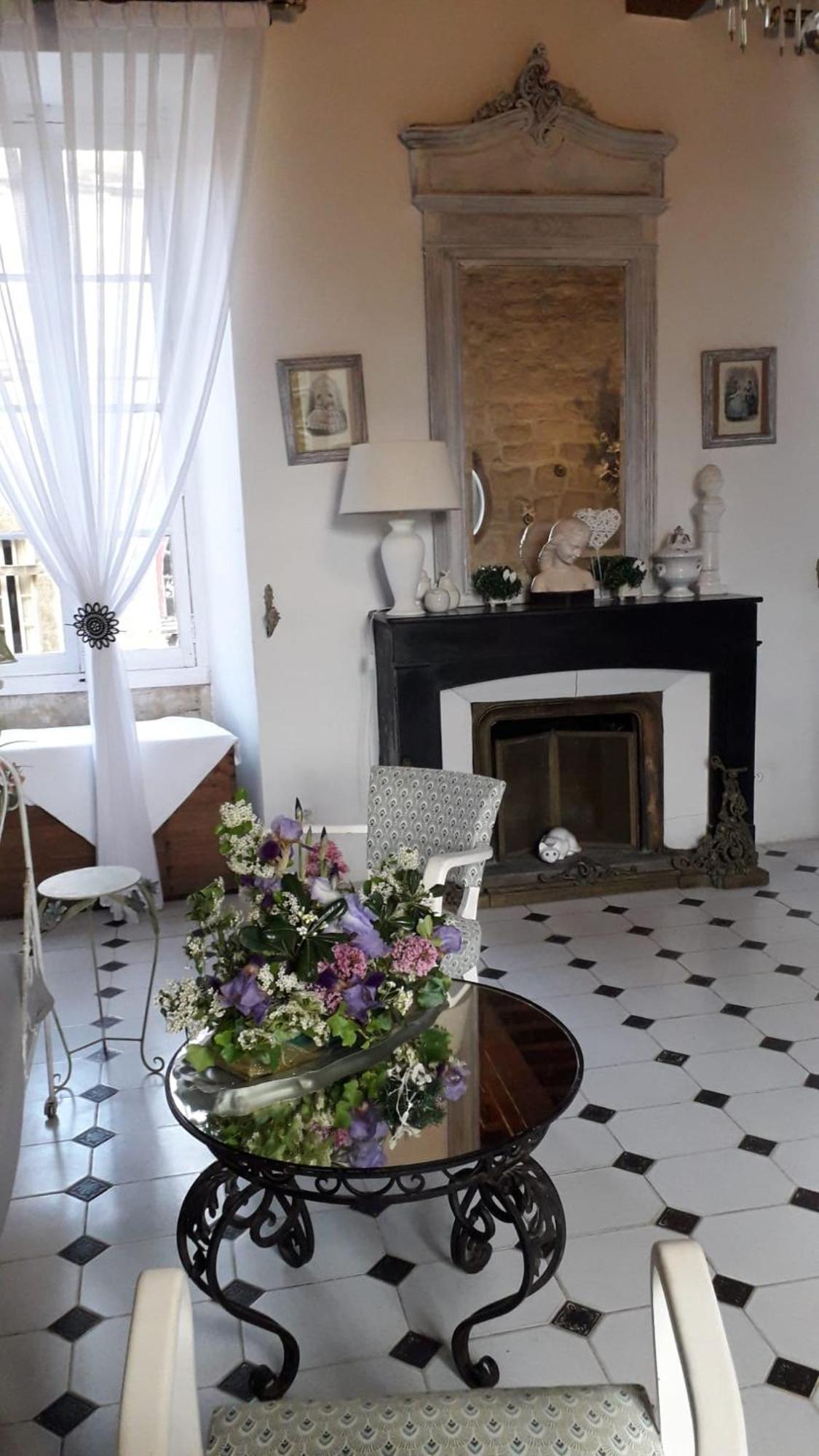 Appartement Spacieux Avec Deux Chambres Au Chateau Valence  Exterior foto