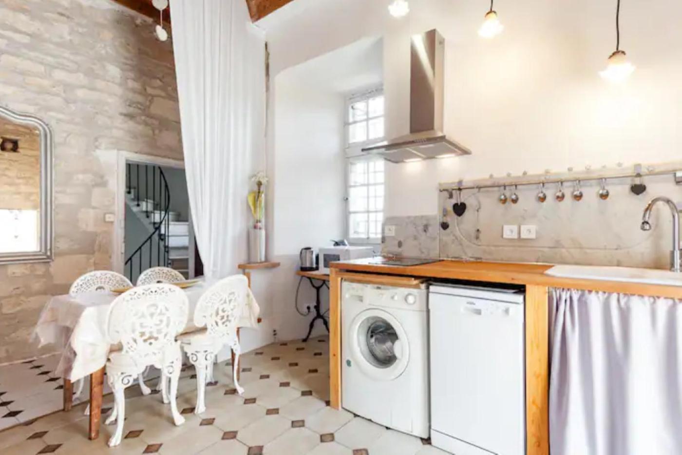 Appartement Spacieux Avec Deux Chambres Au Chateau Valence  Exterior foto