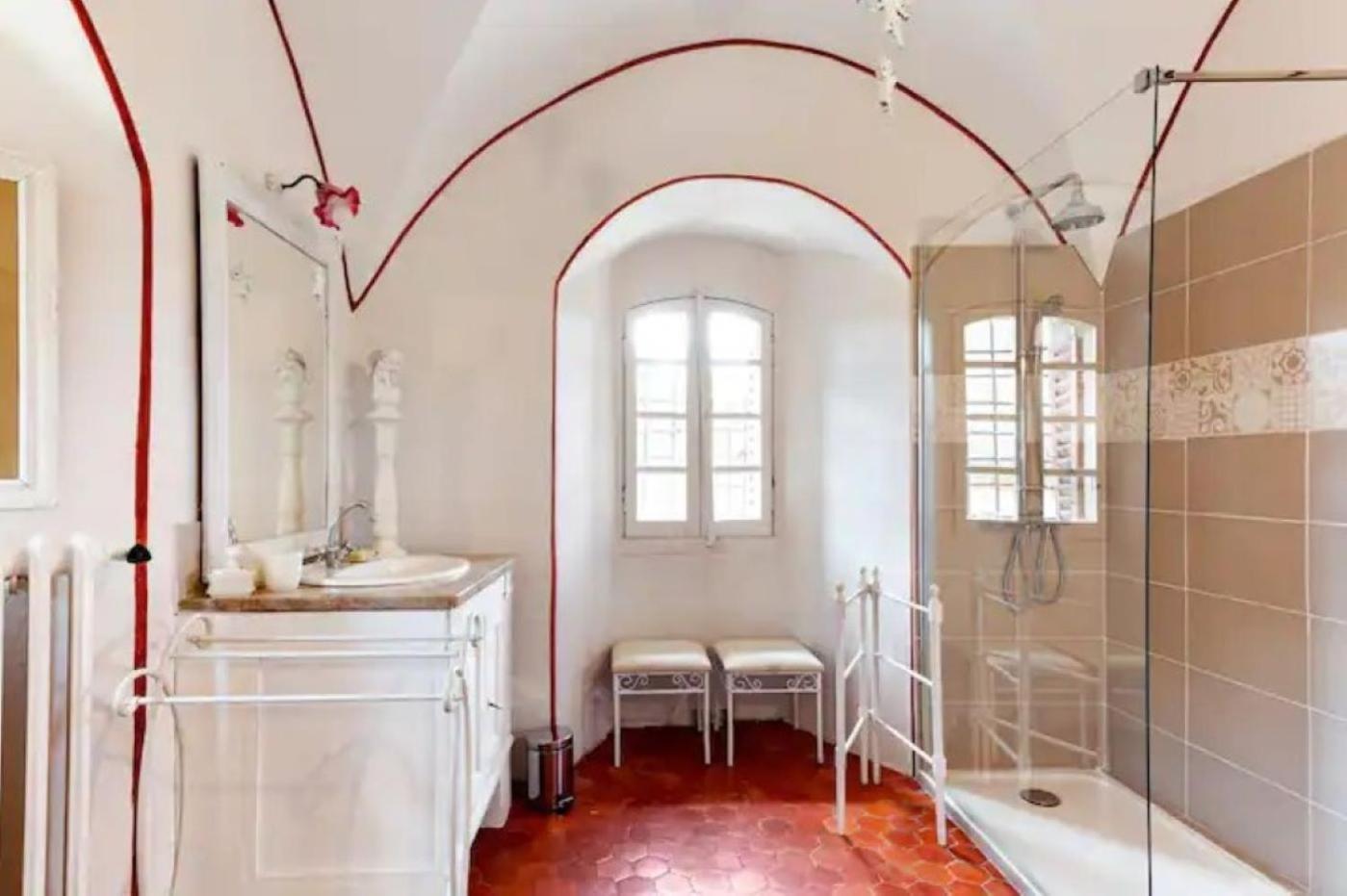 Appartement Spacieux Avec Deux Chambres Au Chateau Valence  Exterior foto