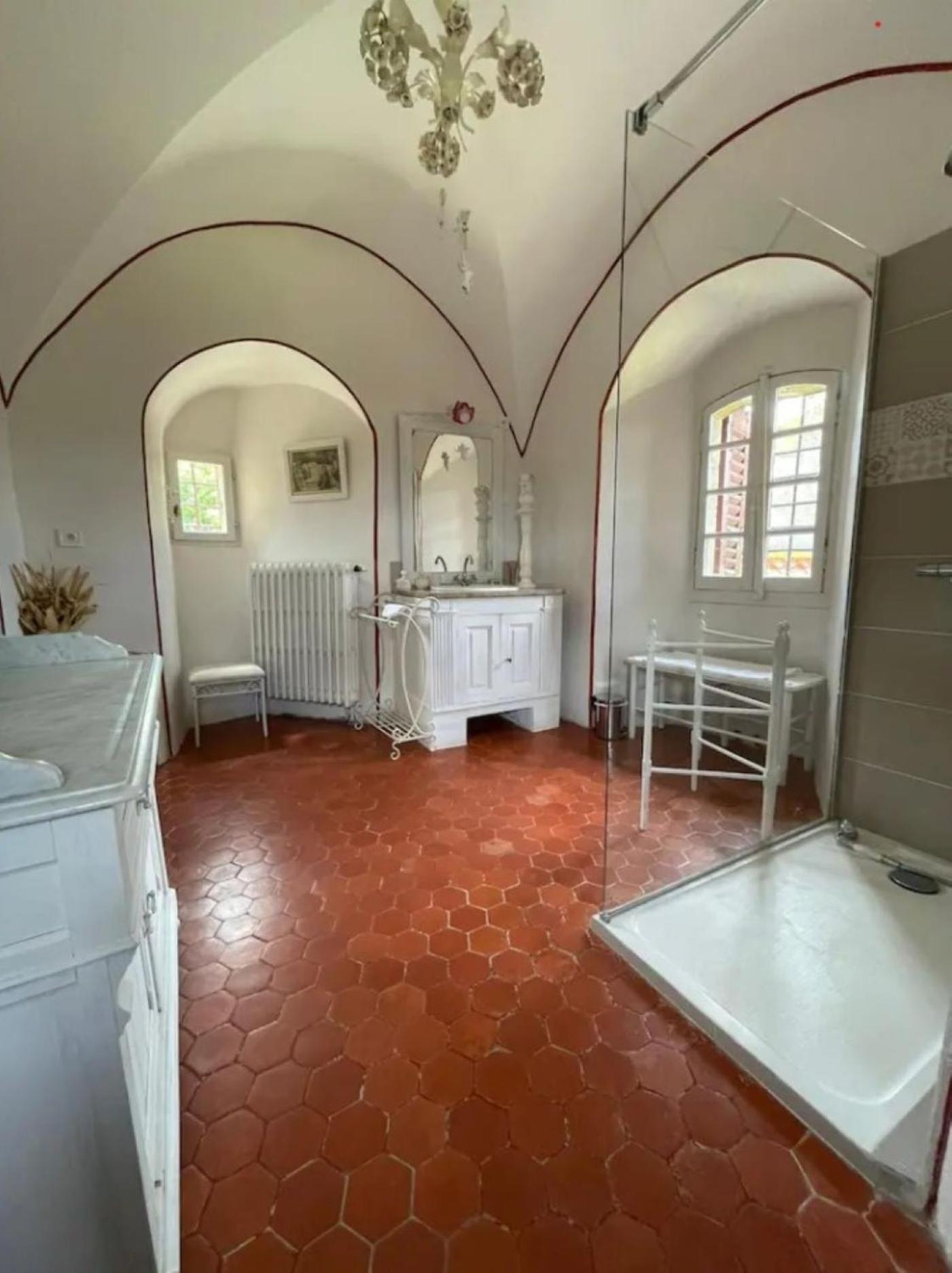 Appartement Spacieux Avec Deux Chambres Au Chateau Valence  Exterior foto
