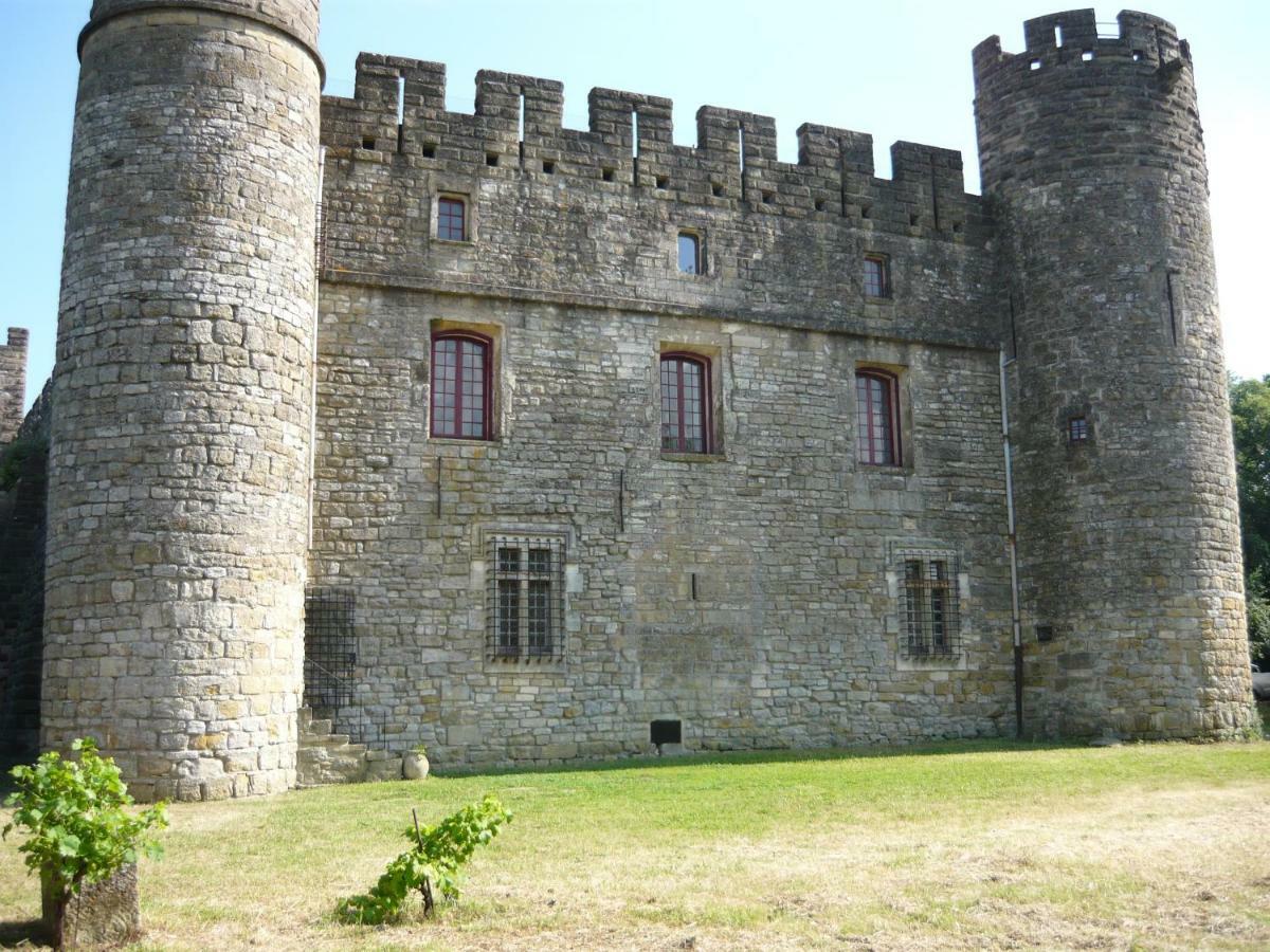Appartement Spacieux Avec Deux Chambres Au Chateau Valence  Exterior foto